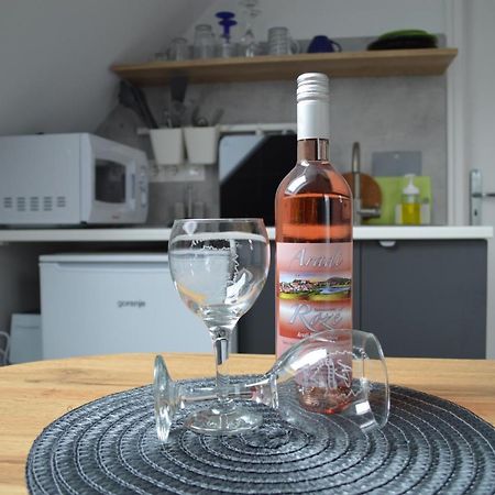 Rebeka Panzio Bed & Breakfast ตีฮานี ภายนอก รูปภาพ