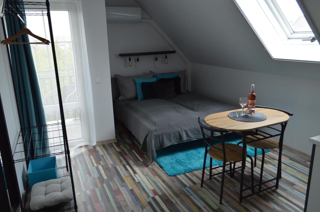 Rebeka Panzio Bed & Breakfast ตีฮานี ภายนอก รูปภาพ