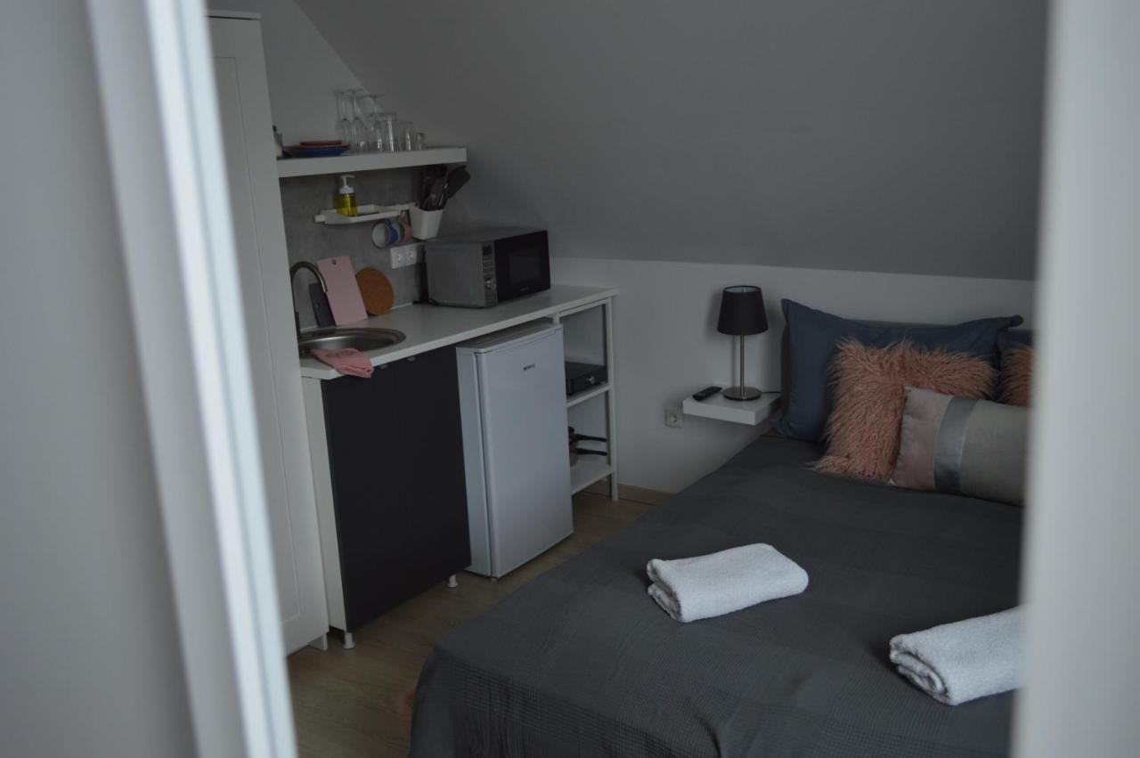 Rebeka Panzio Bed & Breakfast ตีฮานี ภายนอก รูปภาพ