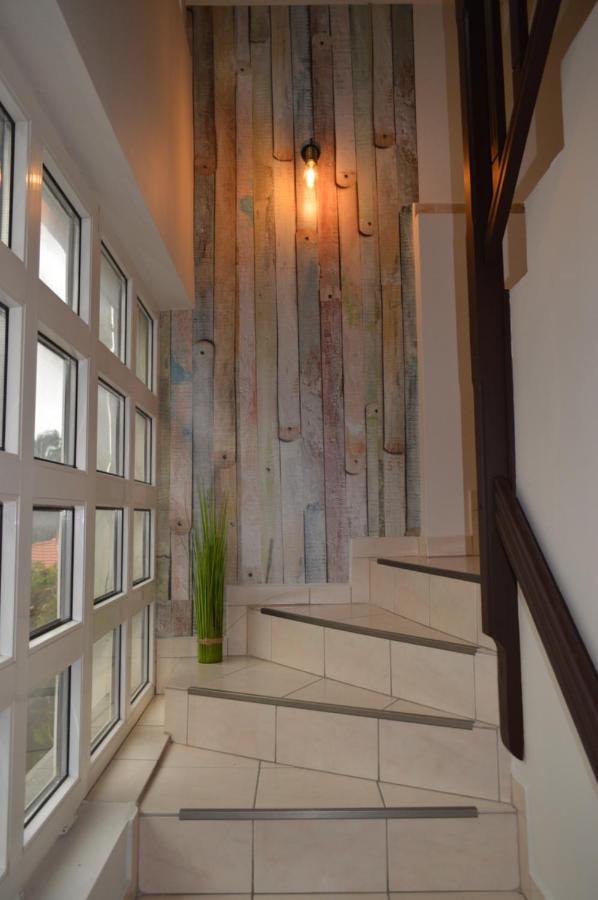 Rebeka Panzio Bed & Breakfast ตีฮานี ภายนอก รูปภาพ