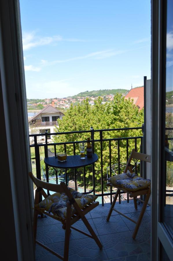 Rebeka Panzio Bed & Breakfast ตีฮานี ภายนอก รูปภาพ