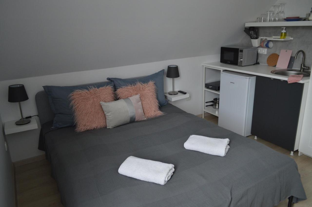 Rebeka Panzio Bed & Breakfast ตีฮานี ภายนอก รูปภาพ