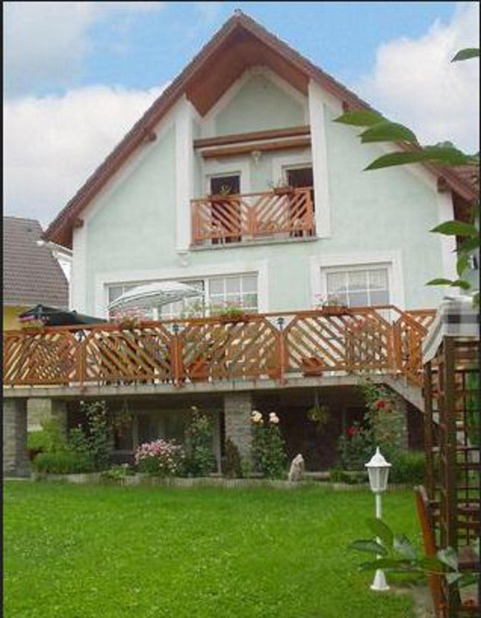 Rebeka Panzio Bed & Breakfast ตีฮานี ภายนอก รูปภาพ